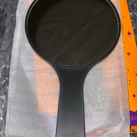 Colourpop x Disney licensed Hocus Pocus Flirty Witch Sarah Collection - Picture 6 of 14